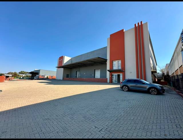 3,234M² WAREHOUSE FOR SALE IN COSMO BUSINESS PARK